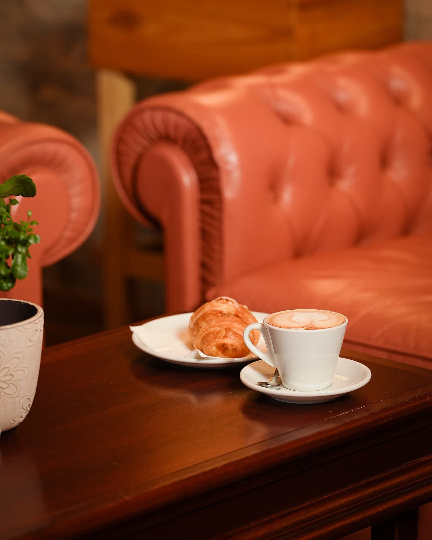 Colazione con cappuccino e cornetto al lounge bar La Montecchia Green, Selvazzano Dentro, Padova